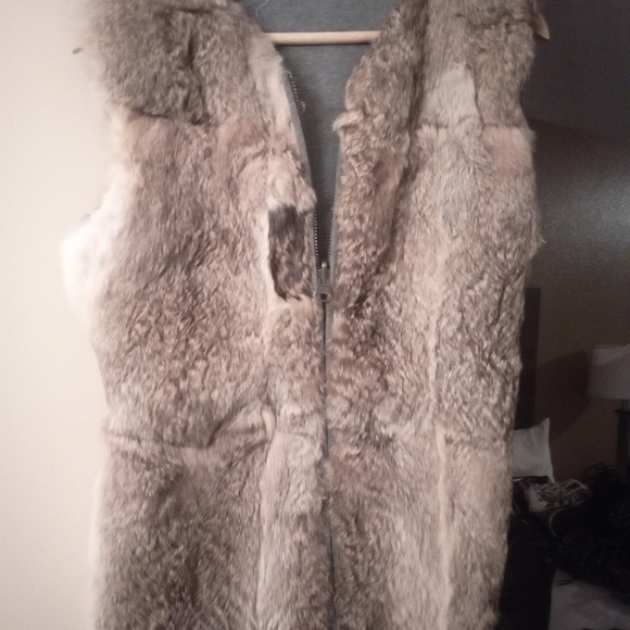 LaRok Women's Fur Vest in Natural Tones - Picture 1 of 3